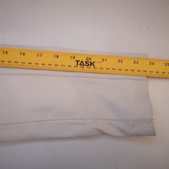 Danier Leather Ladies Off White Motto Style Leather Jacket - Picture 12 of 16